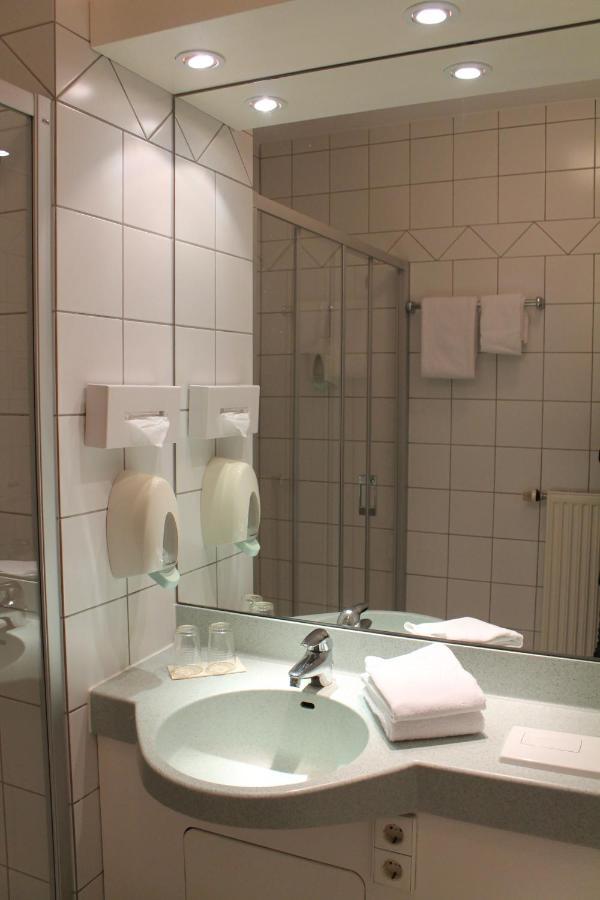Hotel Woerth Wörth an der Isar Buitenkant foto